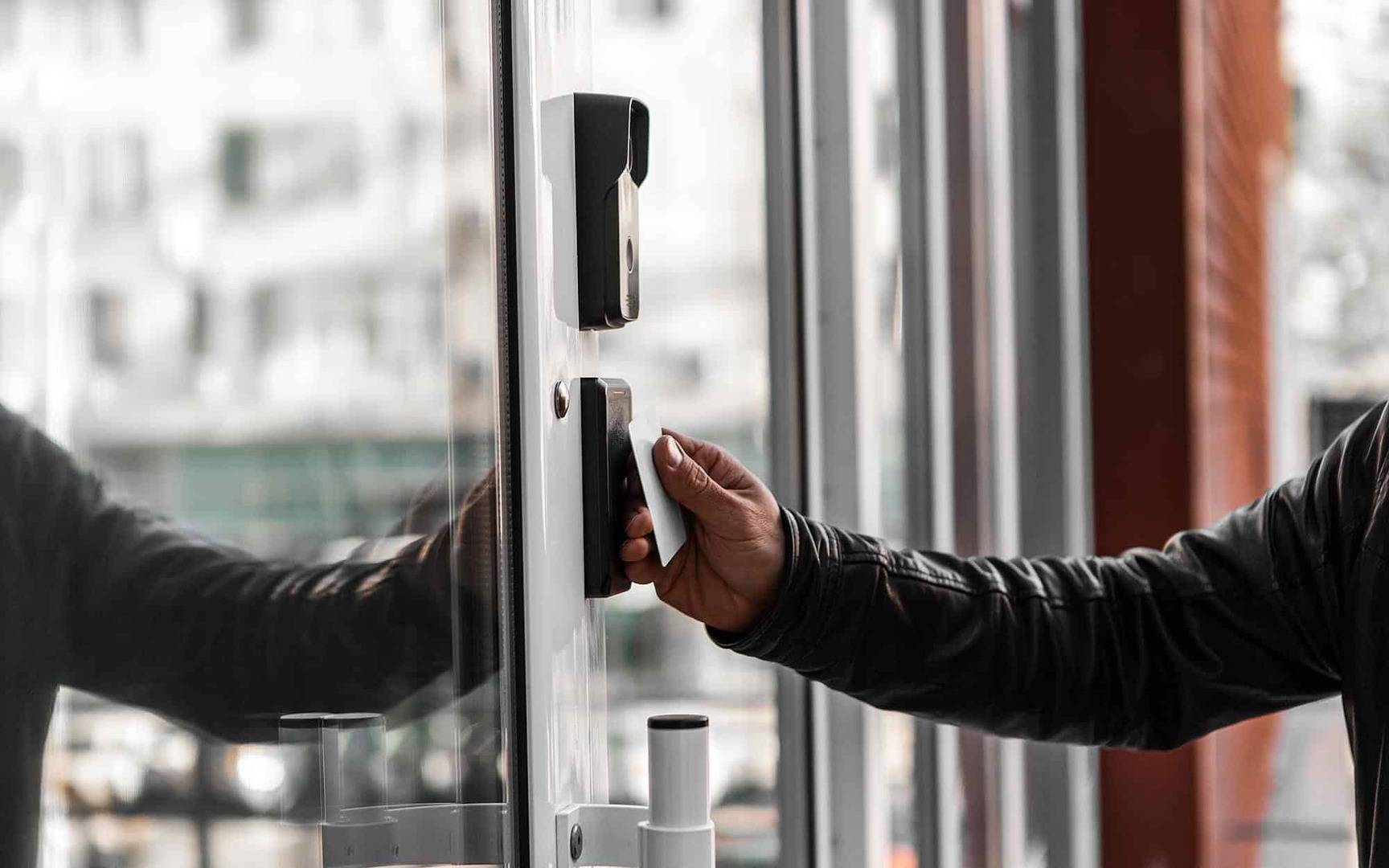 Smart Door Lock with Camera, 3D Face Recognition, Video ... - Amazon